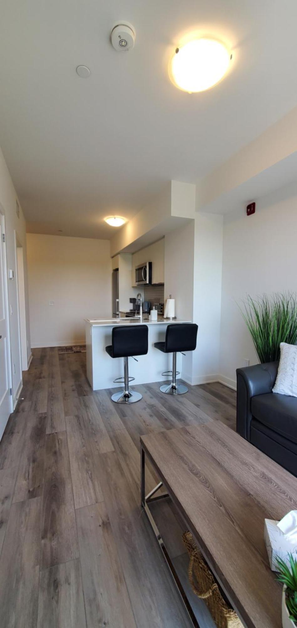 1 Bedroom With Balcony Erb St Appartement *