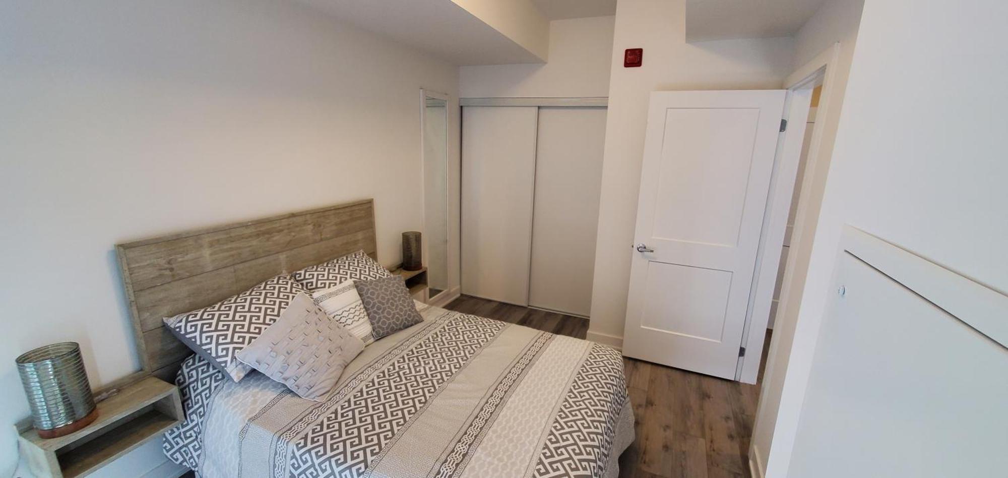 1 Bedroom With Balcony Erb St Appartement Waterloo